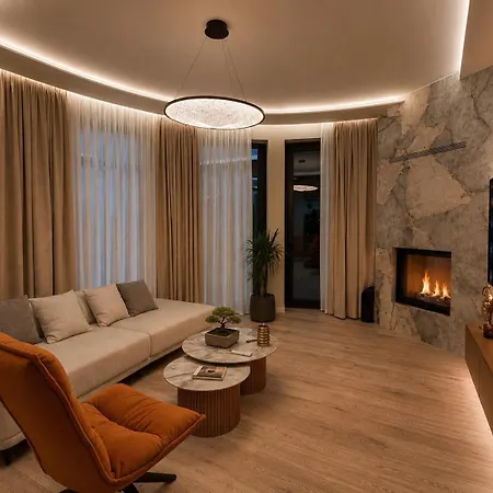 Joan Luxury With Private Pool & Gym Apartment