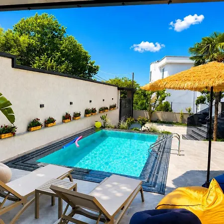 Apartment Joan Luxury With Private Pool & Gym