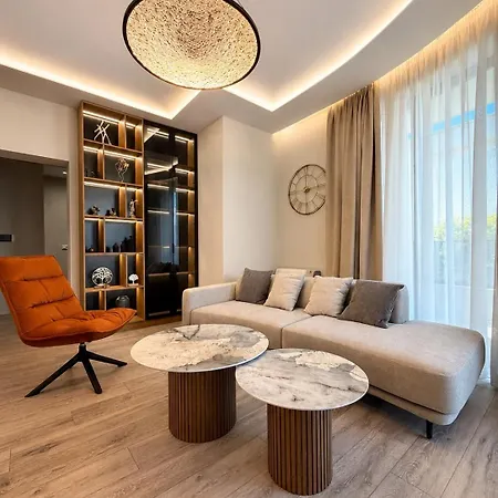 Joan Luxury With Private Pool & Gym Apartment *