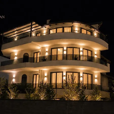 Joan Luxury With Private Pool & Gym Apartment