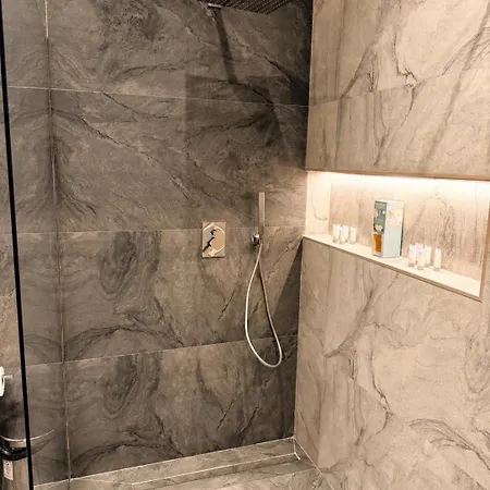 Apartment Joan Luxury With Private Pool & Gym Tirana