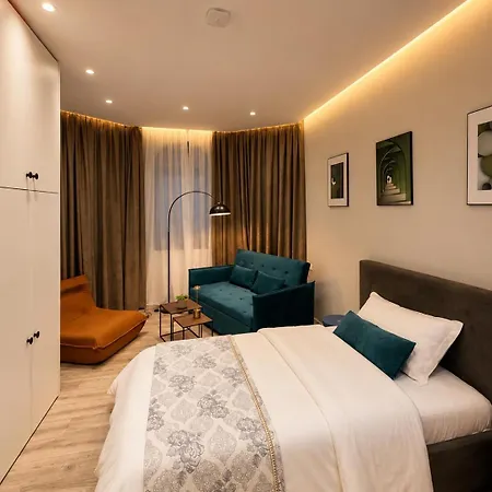 Apartment Joan Luxury With Private Pool & Gym Tirana