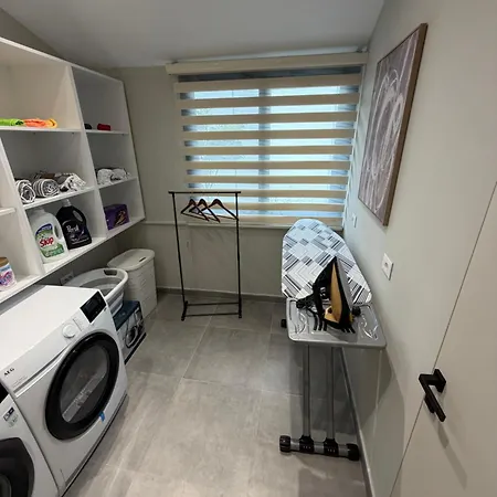 Apartment Joan Luxury With Private Pool & Gym Tirana