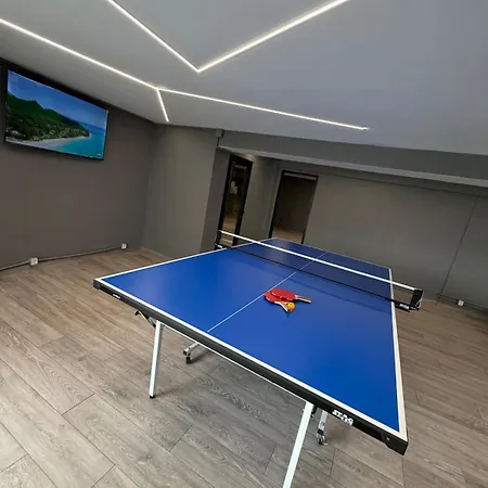 Joan Luxury With Private Pool & Gym Apartment *