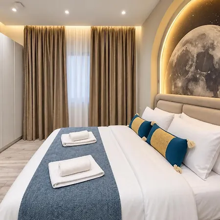Joan Luxury With Private Pool & Gym Apartment *